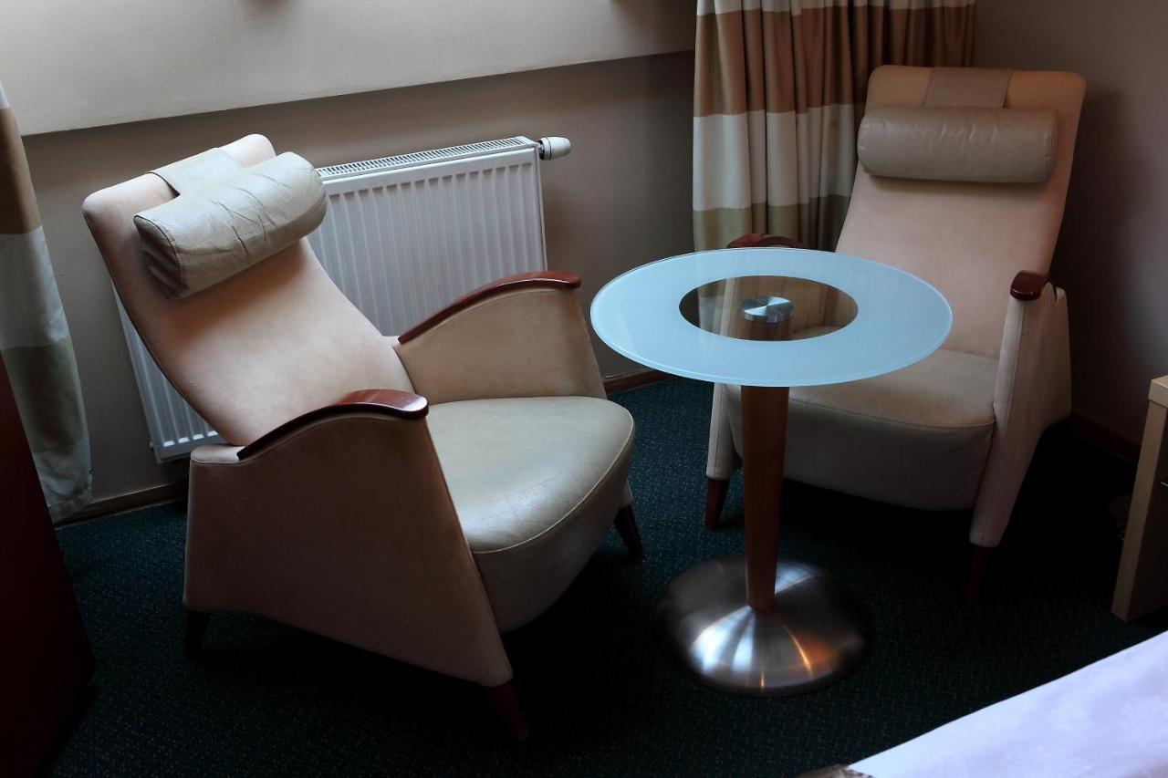 Hotel Katrina Ostrzeszów Buitenkant foto