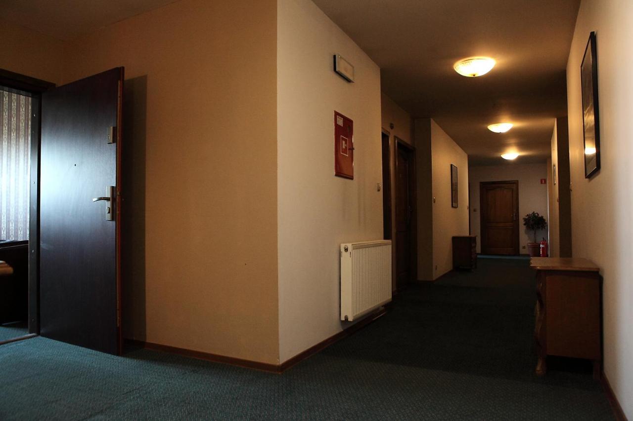 Hotel Katrina Ostrzeszów Buitenkant foto