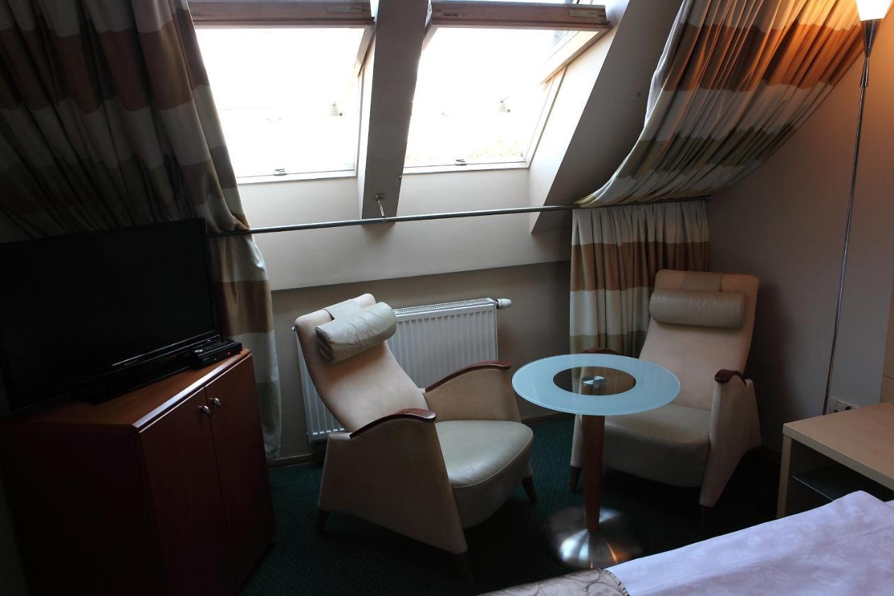 Hotel Katrina Ostrzeszów Buitenkant foto
