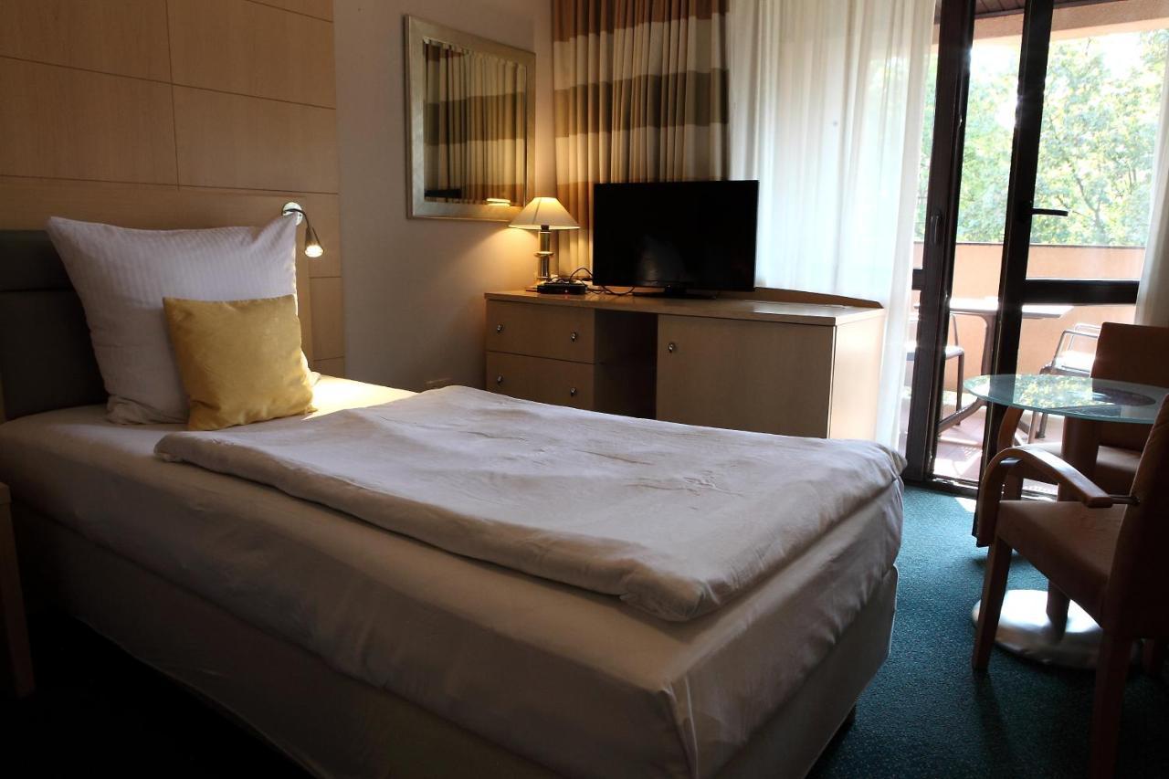 Hotel Katrina Ostrzeszów Buitenkant foto